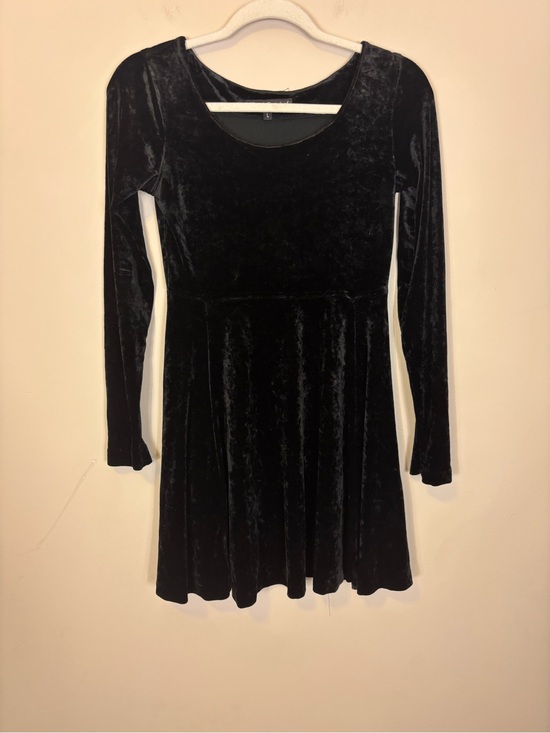 Betsey Johnson Dresses & Skirts - Betsey Johnson Black Velvet Scoop Neck Long Sleeve Skater Dress Large
